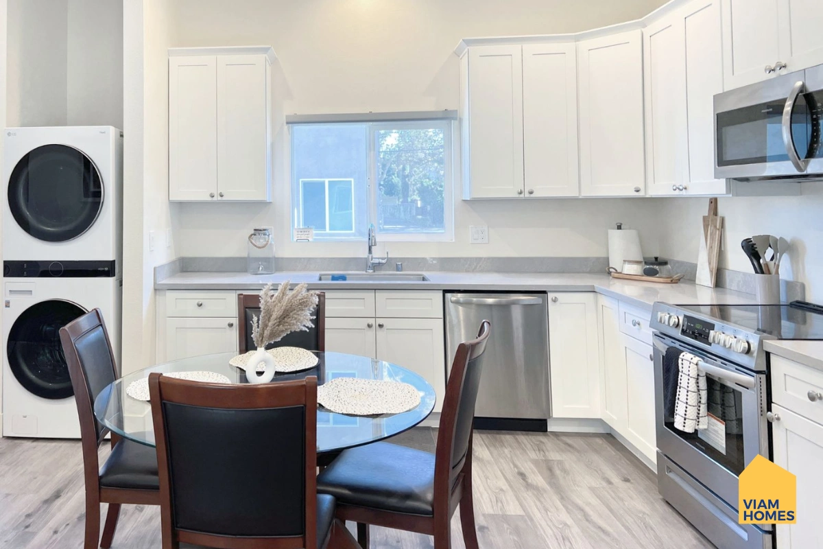 Convenient long-term rentals 3 beds 3 baths near McEnery Convention Center by VIAM Homes