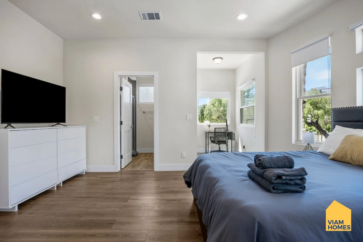 STUDIO: SAN JOSE CITY HALL - SJSU by VIAM Homes