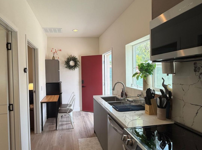 CONDO UNIT